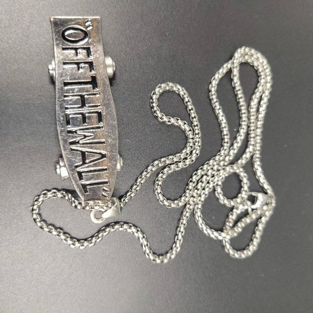 Vans Off‎ The Wall Skateboard Pendant Necklace Silver Tone 24